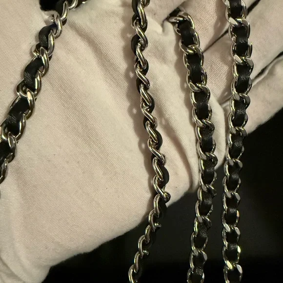 🔥RARE!! CHANEL•24C Star CC Lambskin Quilted Wallet On Chain - Picture 6 of 16